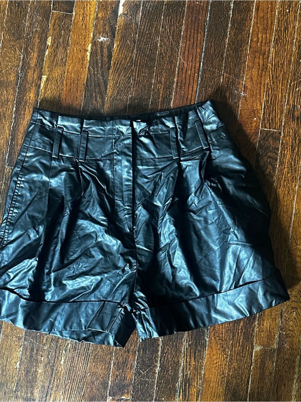 HIGH RISE FAUX LEATHER SHORTS